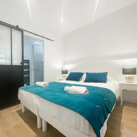 Luxury Apartment *